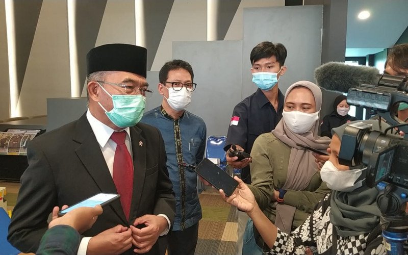 Hadiri Wisuda Daring di Gunadarma Depok, Menko PMK Jamin Dana Haji Aman