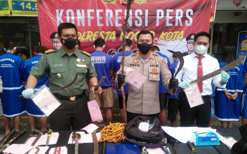 Polisi Bekuk 17 Pelaku Tawuran dan Pencurian Toko Bangunan