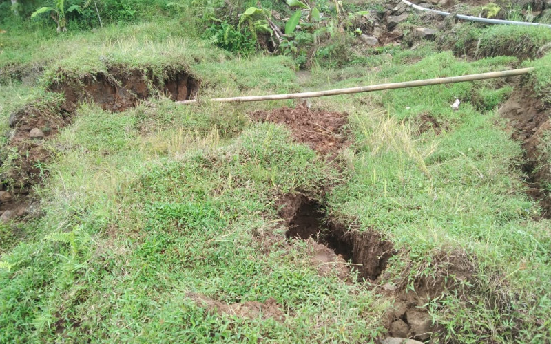 Warga Kampung Cisaranten 3 Was-Was Adanya Pergerakan Tanah di Wangun Jaya