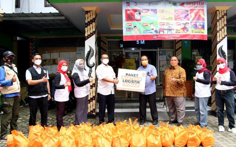 Ketua DPRD Kota Bogor Salurkan Bantuan Untuk Warga Isoman
