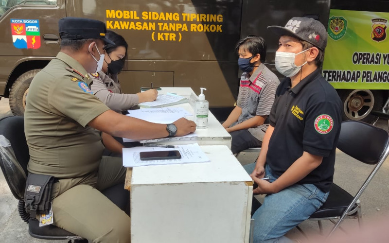 Aparat Gabungan Razia PPKM, Dua Pelanggaran dikenakan Sanksi Denda