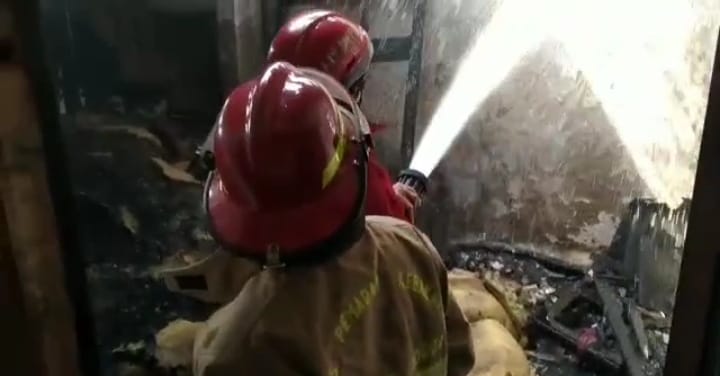 Diduga Konsleting Listrik Gudang Asrama Sekolah Cendekia Baznas Terbakar