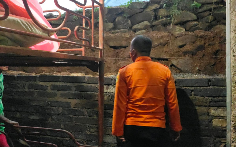 Diguyur Hujan Deras, Dua Titik di Wilayah Kabupaten Bogor Longsor