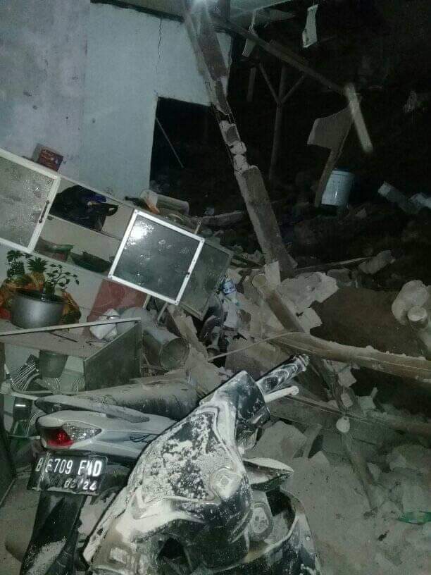 Dua Rumah Warga Hancur Dihantam TPT Pada Saat Hujan Deras di Ciampea