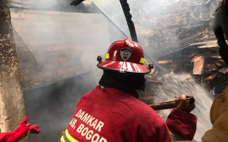 Rumah Warga di Leuwisadeng Hangus Terbakar Dilalap Siijago Merah
