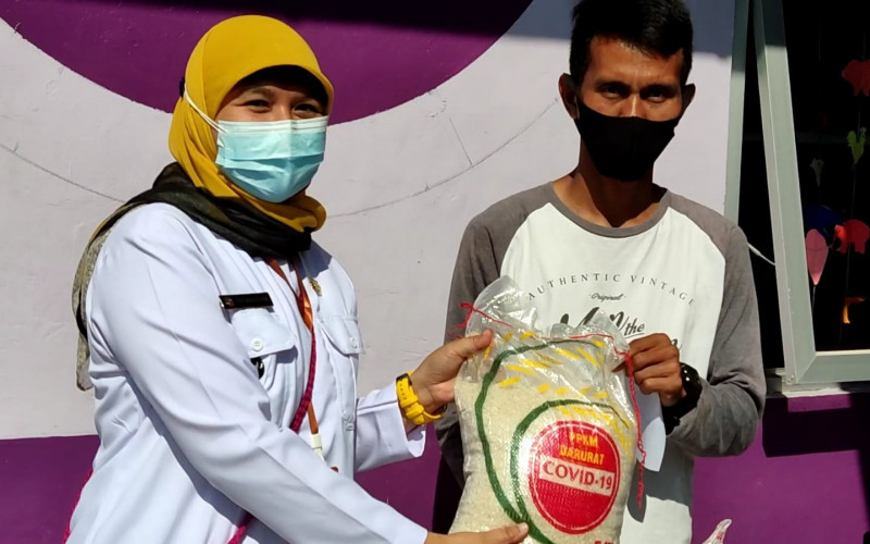 Dapat Doorprize Warga Antusias Mengikuti Vaksinasi Massal