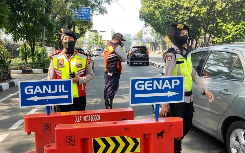 Hari Terakhir Ganjil Genap, Baru Dua Jam 610 Kendaraan Diputar Balikan Petugas