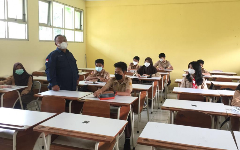 Disdik Larang Guru yang Belum Divaksin Ngajar di PTM