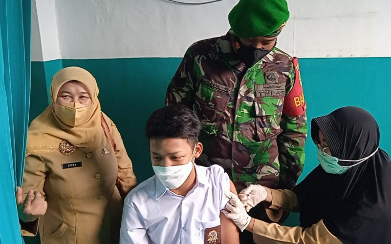 Siswa SMK Pelita Ciampea 1 Disuntik Vaksin Pfizer