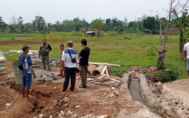 Pemdes Karehkel Bangun Infrastruktur Hubungkan Akses Dua Kampung