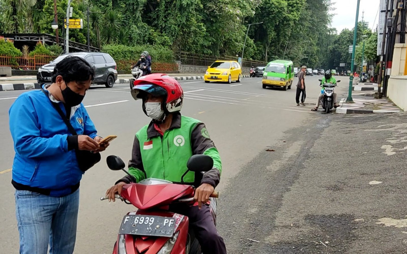 Pengemudi Ojek Daring Tolak Aturan Larangan Mangkal di Jalur SSA