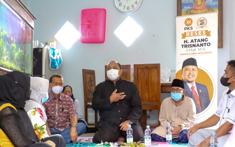 Reses, Atang Terima Banyak Curhatan Warga