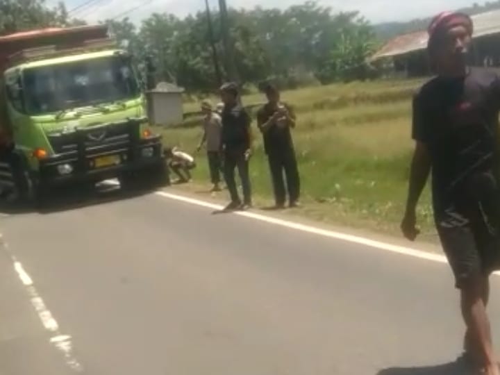 Bocengan Motor, Kakak Beradik di Bogor Tewas Terlindas Truk