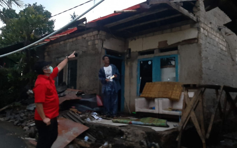 Wakil Ketua DPRD Salurkan Bantuan Untuk Korban Bencana di Bogor Selatan