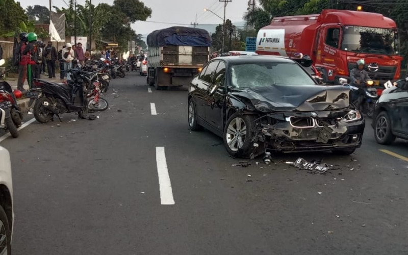 Kecelakaan Beruntun di Jalan Raya Puncak, Libatkan 4 Motor dan 2 Mobil