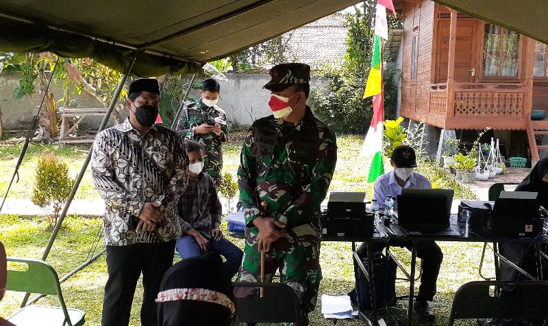 Danrem 061/Suryakencana Tinjau Vaksinasi di Kemang