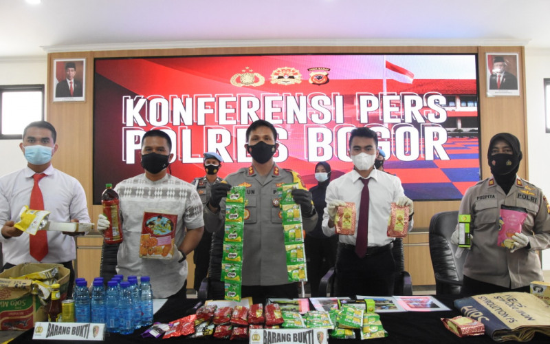 Jual Makanan dan Minuman Kadaluarsa Bekas Banjir, Wanita di Bogor Ini Ditangkap Polisi