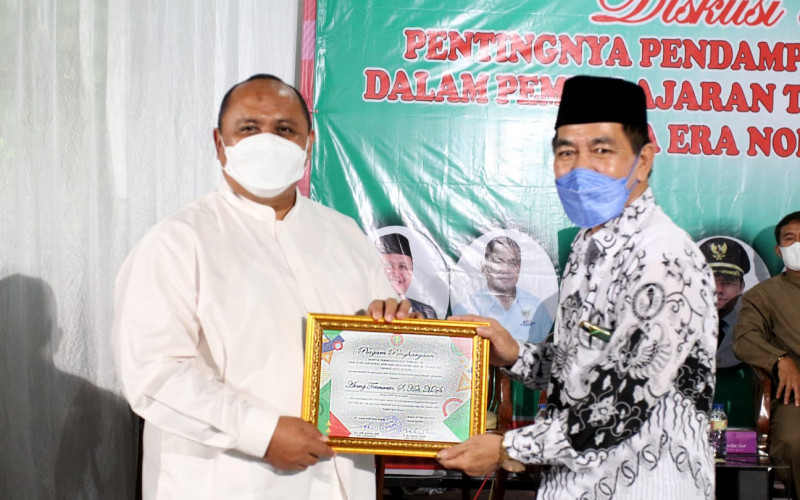 Jadi Narasumber Dalam Diskusi Panel HUT PGRI, Atang Minta PTM Terbatas Dilaksanakan Secara Matang dan Maksimal