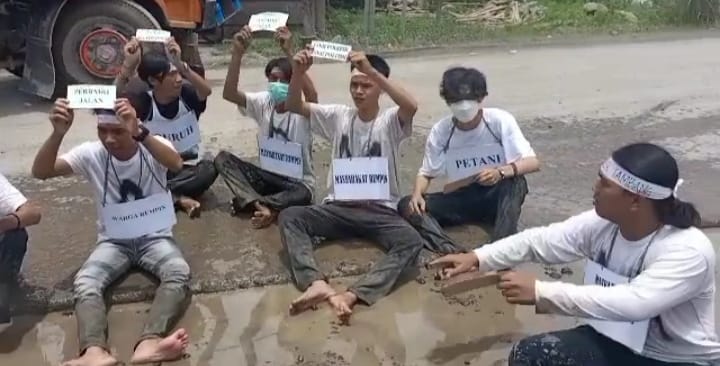 Hari Sumpah Pemuda, Mahasiswa Gelar Aksi di Jalur Tambang Rumpin