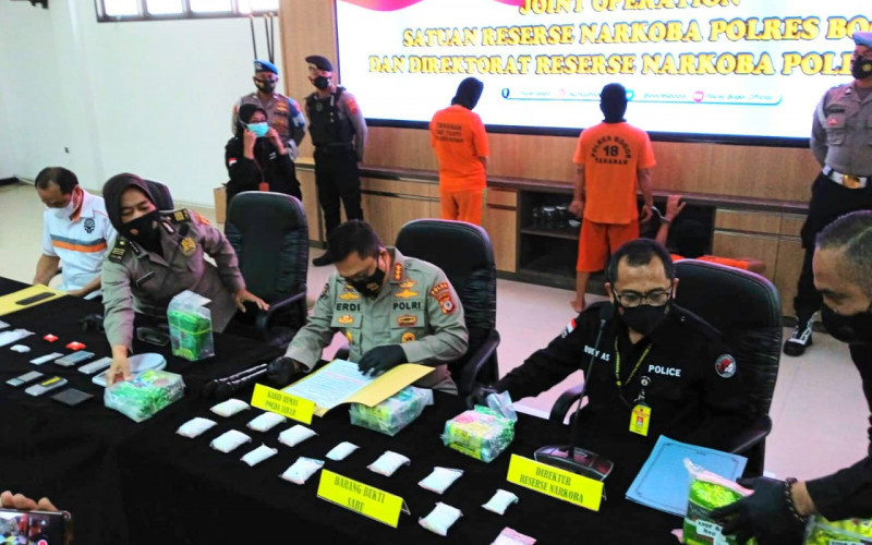 Suami Istri Kompak Jualan Sabu di Jonggol