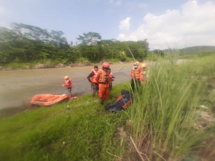 Tim SAR Gabungan Temukan Korban Tenggelam di Sungai Seuma Kuningan