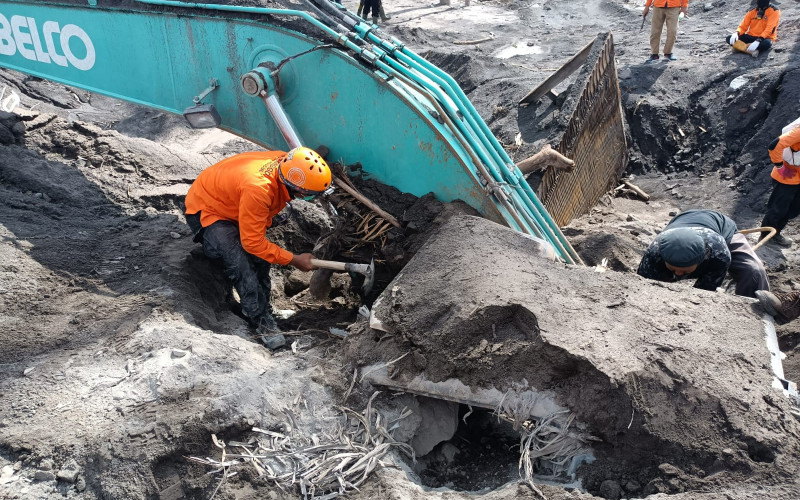 H+6, Tim SAR Evakuasi 1 Korban Erupsi Gunung Semeru