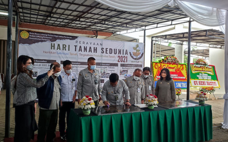 Kementan Dirikan Posko Peternakan Bagi Warga Terdampak Gunung Semeru