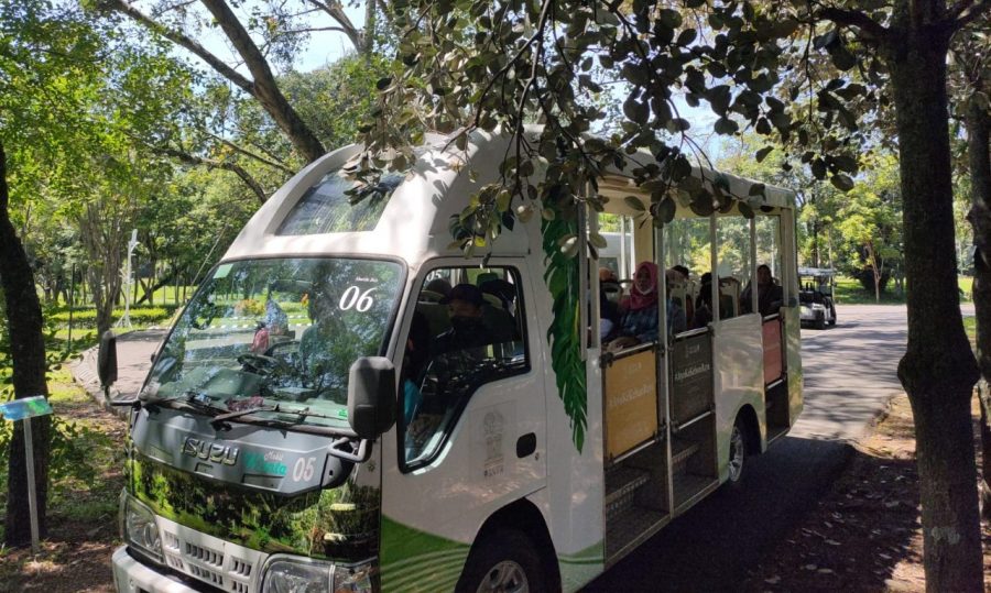 Kehangatan Senyuman Anak Yatim di Kebun Raya Purwodadi