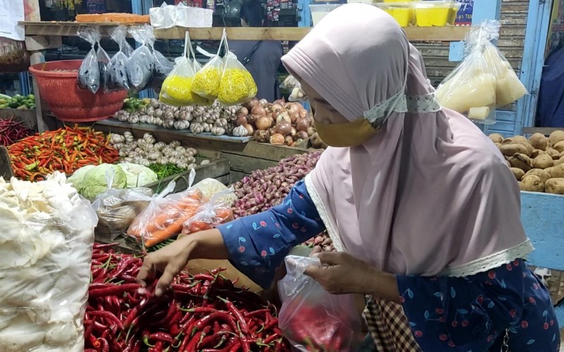 Jelang Nataru Harga Cabai Semakin Pedas Tembus 100 Ribu Perkilogram