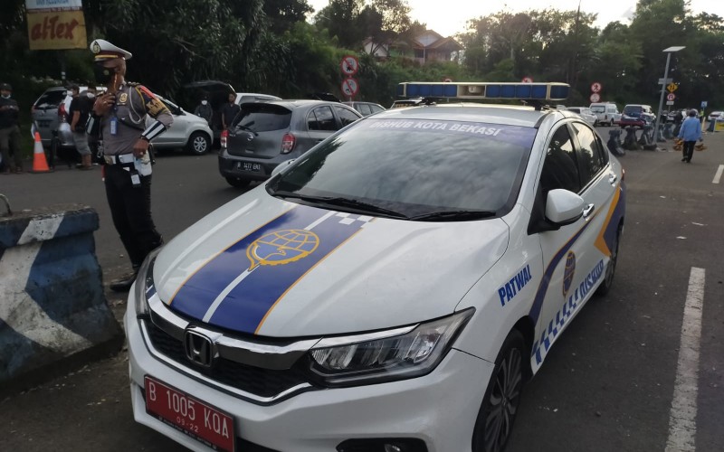 Kawal Mobil Mewah, Mobil Dishub Kota Bekasi Ditilang di Puncak