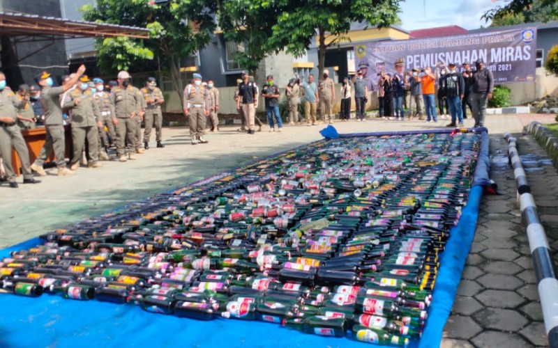 Satpol PP Kabupaten Bogor Musnahkan Ribuan Miras Hasil Operasi pada Nataru