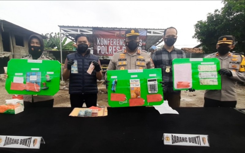 Polres Bogor Bongkar Penimbunan Solar Subsidi di Gunung Putri