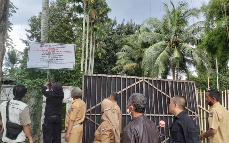 Bapenda Kota Bogor Pasang Papan Belum Bayar Pajak Rumah Mewah