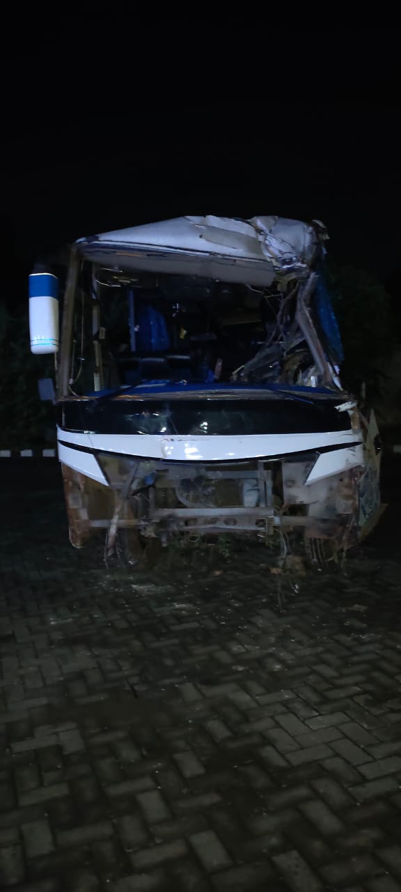 Bus Rombongan Wisata Asal Bogor Alami Kecelakaan di Lumajang