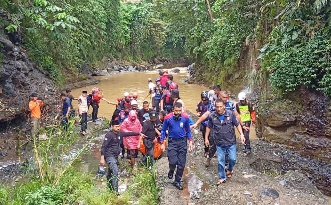 Lagi Bersih-Bersih Sampah, Kakek di Bogor Tenggelam di Sungai Ciliwung