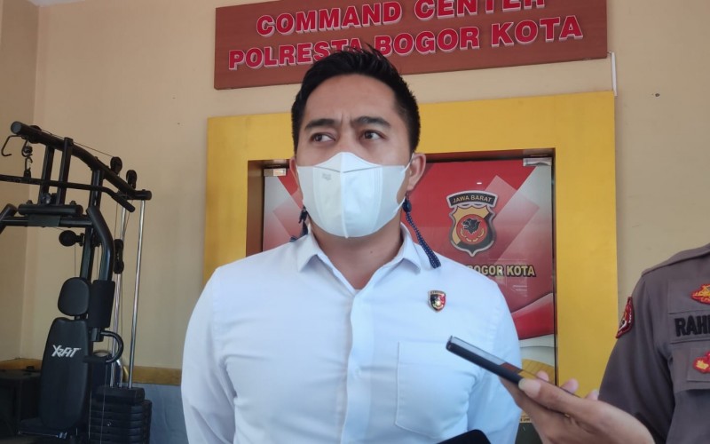 Polisi Tindak Supir Angkot Penjual Miras Dalam Agkot