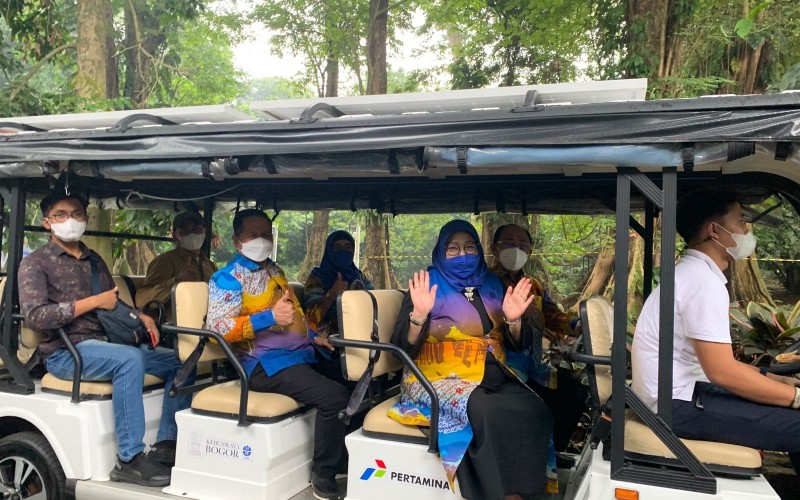 Mengitari Kebun Raya Bogor Dibawah Guyuran Hujan