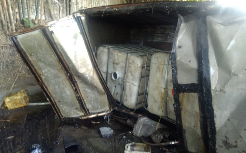 Bawa Solar, Truk Boks Terguling di Jalan Raya Kemang Bogor