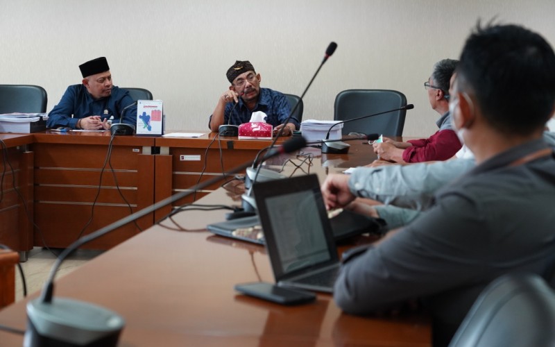 Bahas LKPJ, Komisi II Rekomendasikan Penyelesaian Persoalan PKL dan DisperindagkopUMKM