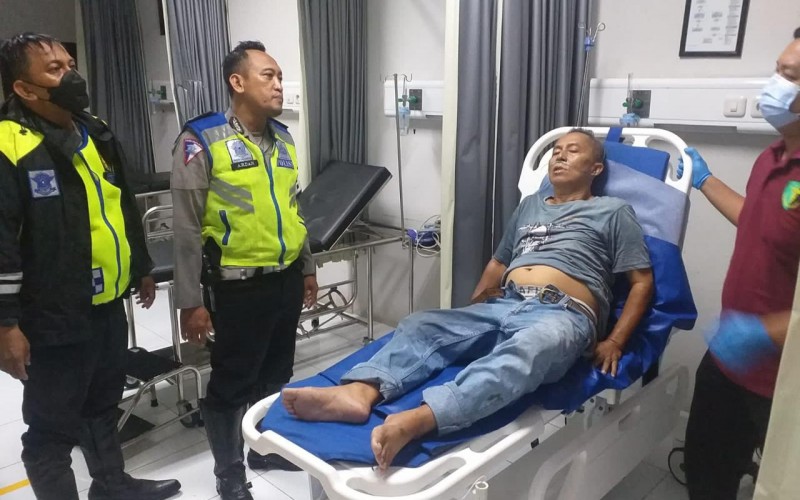 Mulia, Anggota Satlantas Selamatkan Sopir Angkot yang Sakit