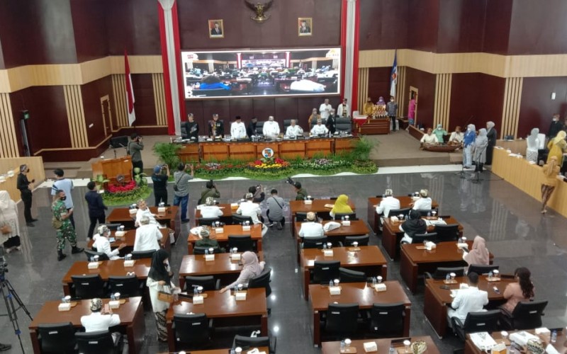 Rapat Paripurna HJB di Kota Bogor Pakai Baju Adat Sunda