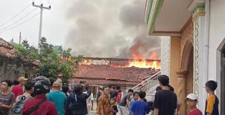 Diduga Tabung Gas Elpiji Bocor, Dua Unit Rumah Terbakar di Jasinga