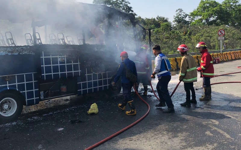 Bus MGI Terbakar di Gerbang Tol Ciawi