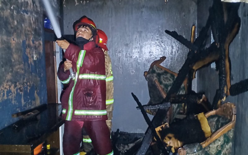 Akibat Konsleting Listrik, Satu Unit Rumah Warga Hangus Terbakar di Cinagara