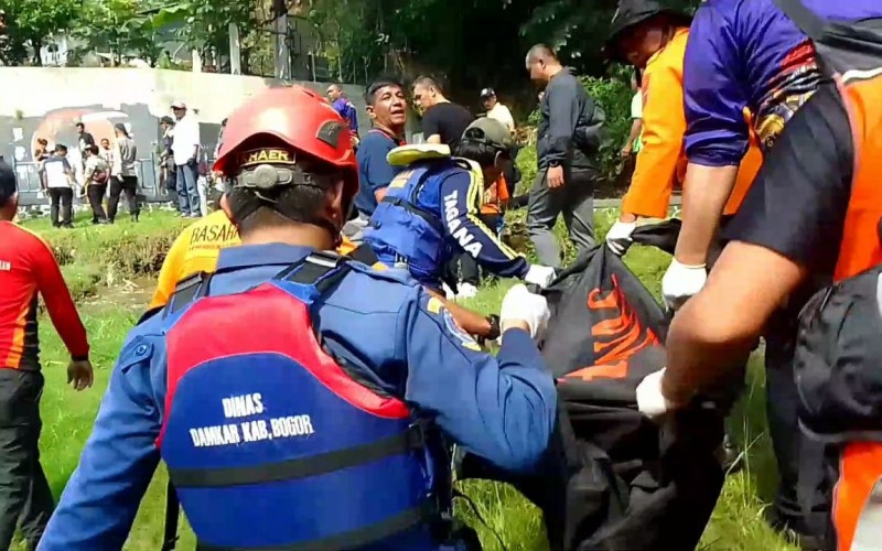 Bocah yang Tenggelam di Sungai Ciliwung, Akhirnya Ditemukan Dalam Kondisi Meninggal Dunia