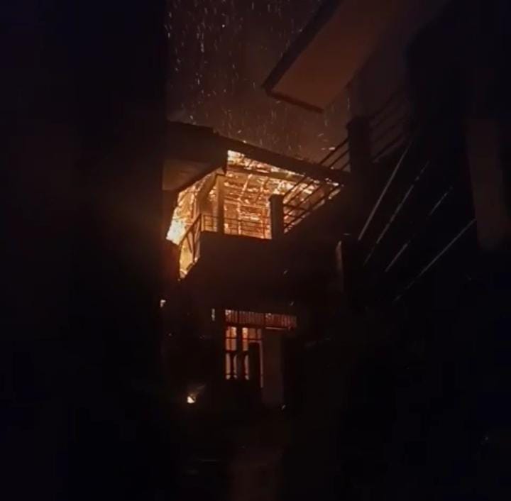 Diduga Konsleting, Rumah Kontrakan di Puncak Hangus Terbakar