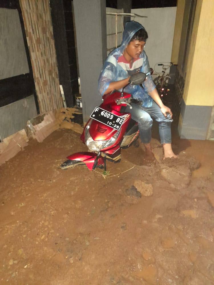 Drainase Mampet, 11 Rumah Warga di Kota Bogor Terendam Banjir Lumpur
