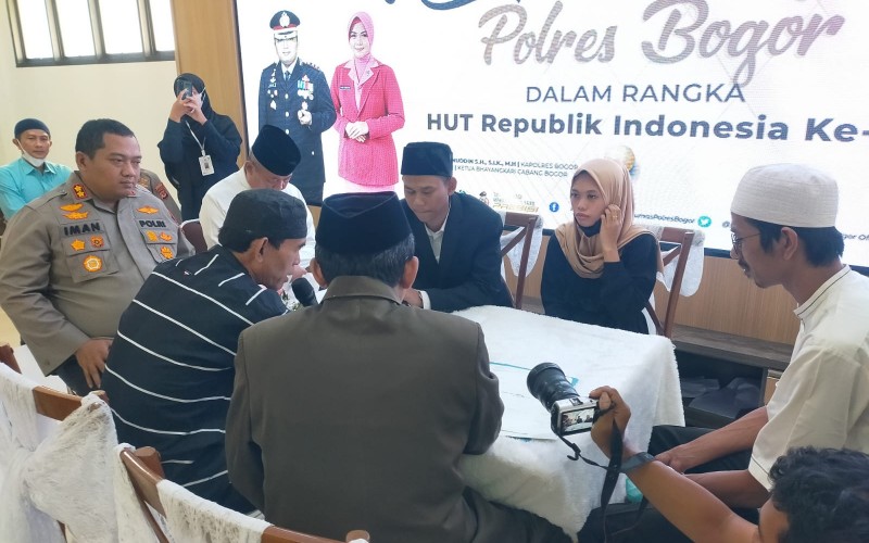 142 Pengantin Ikuti Nikah Massal di Polres Bogor, Termuda 20 Tahun dan Tertua 67 Tahun
