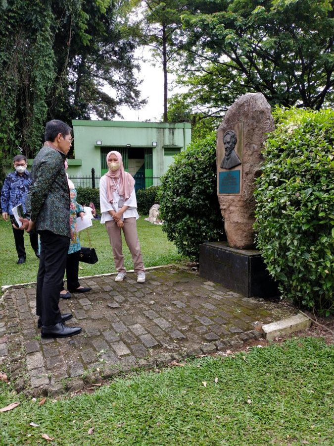 Dr.Mohammad Maliki bin Osman Menteri Luar Negeri Kedua Singapura Terpukau Akan Kekayaan dan Keindahan Tumbuhan Hayati Kebun Raya Bogor