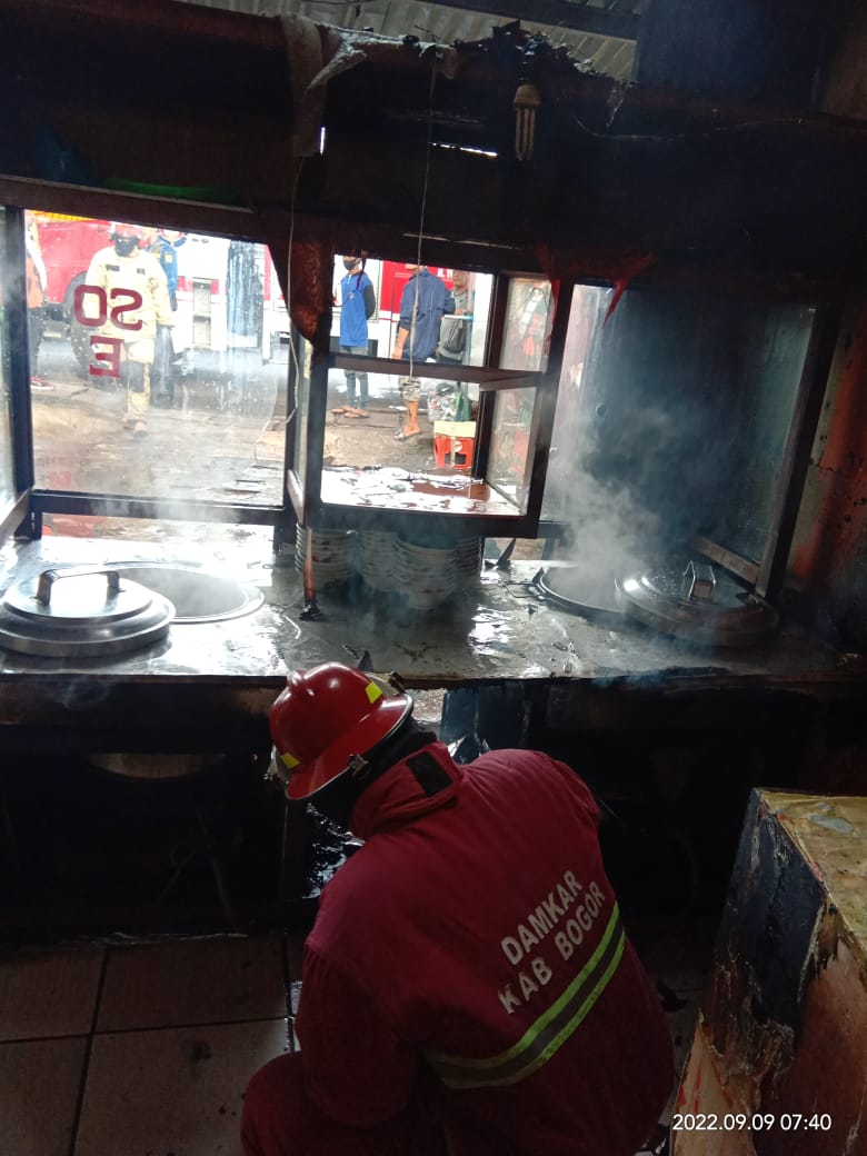 Warung Bakso di Cibinong Terbakar